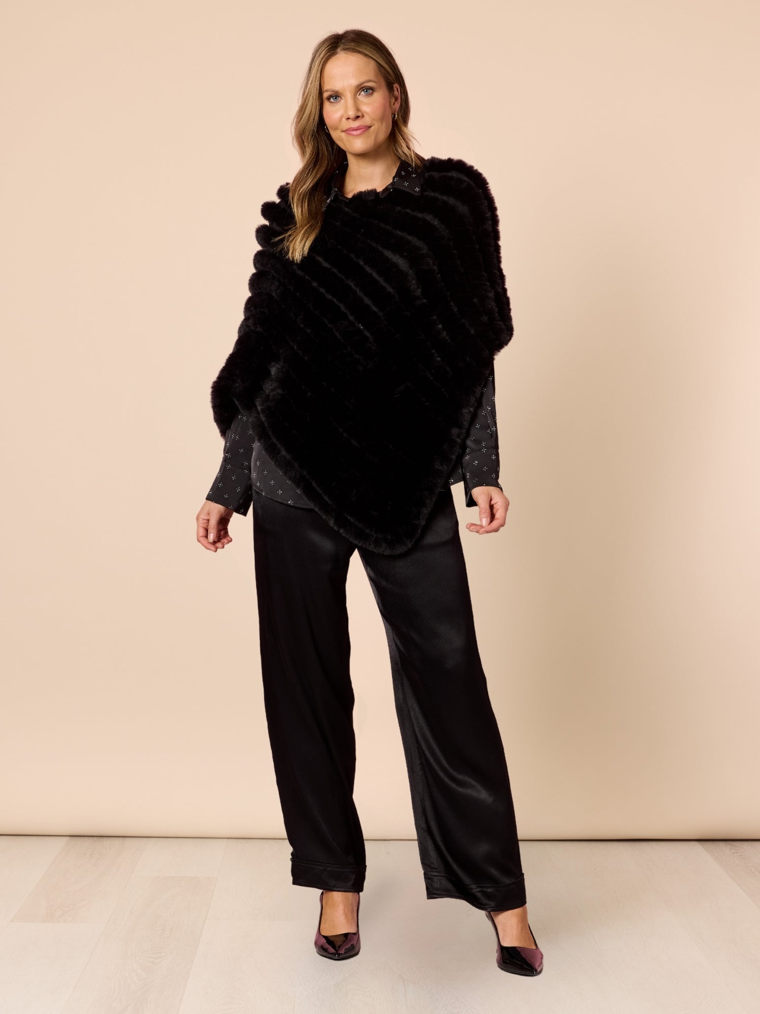 Roma Faux Fur Poncho - Black hammock & vine